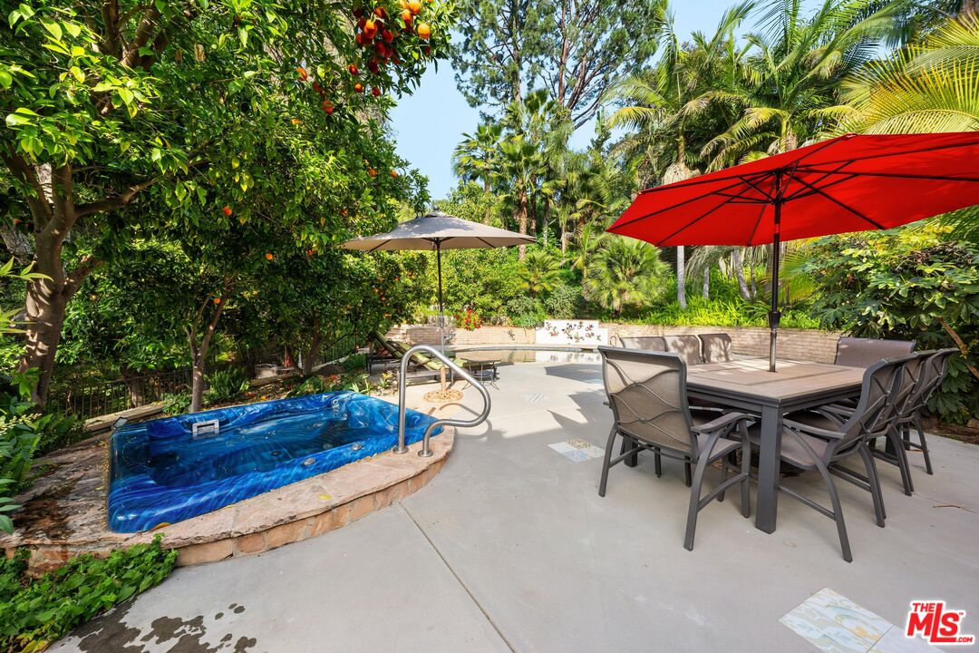 3634 Woodcliff Rd, Sherman Oaks