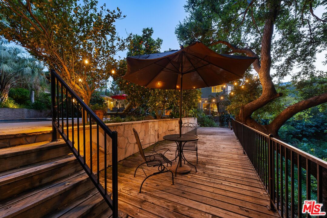 3634 Woodcliff Rd, Sherman Oaks