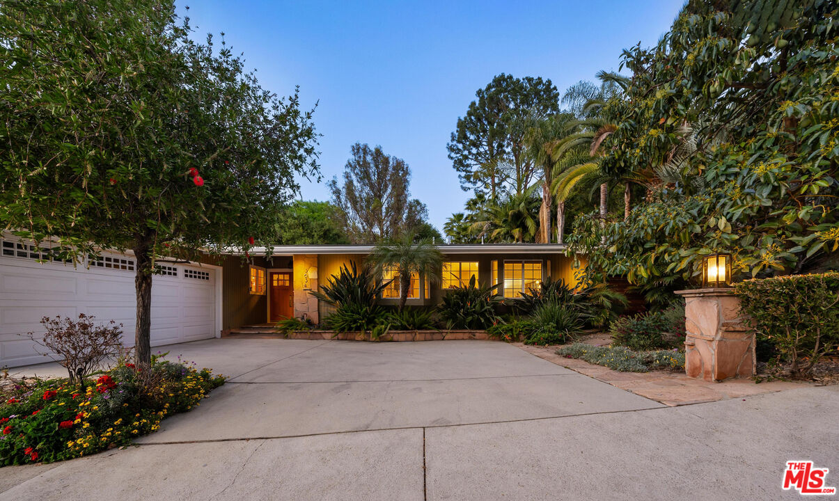 3634 Woodcliff Rd, Sherman Oaks