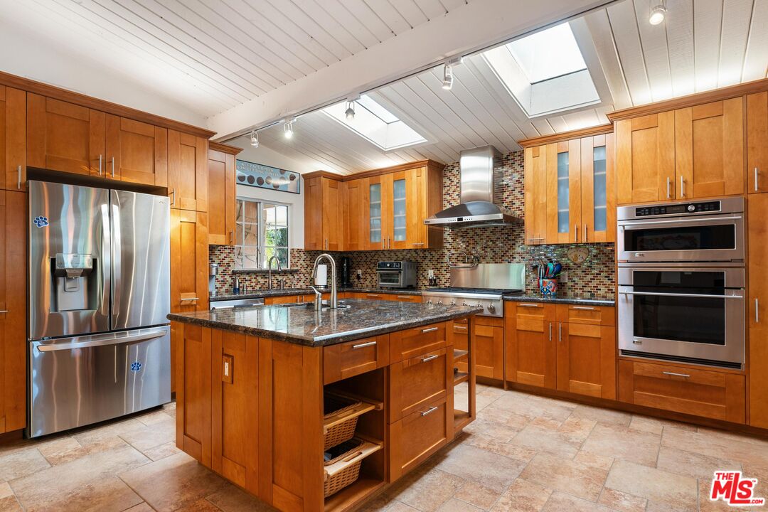 3634 Woodcliff Rd, Sherman Oaks