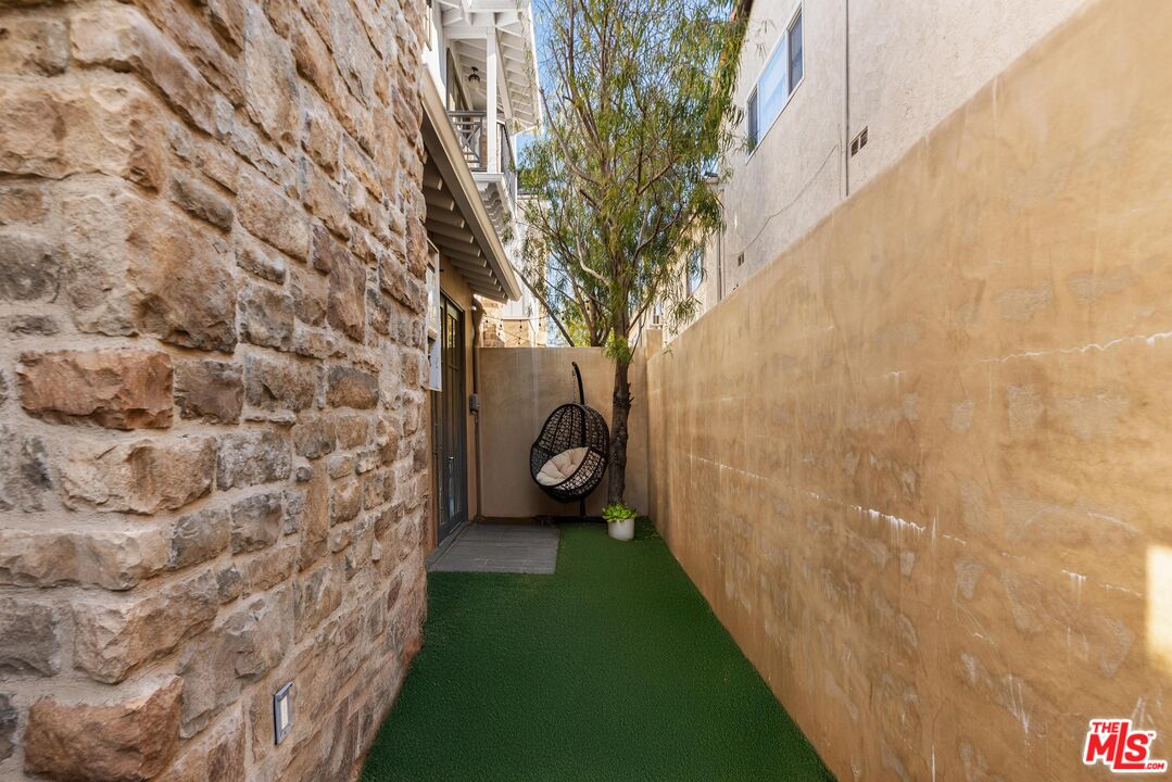 939 20th St Unit: 1
