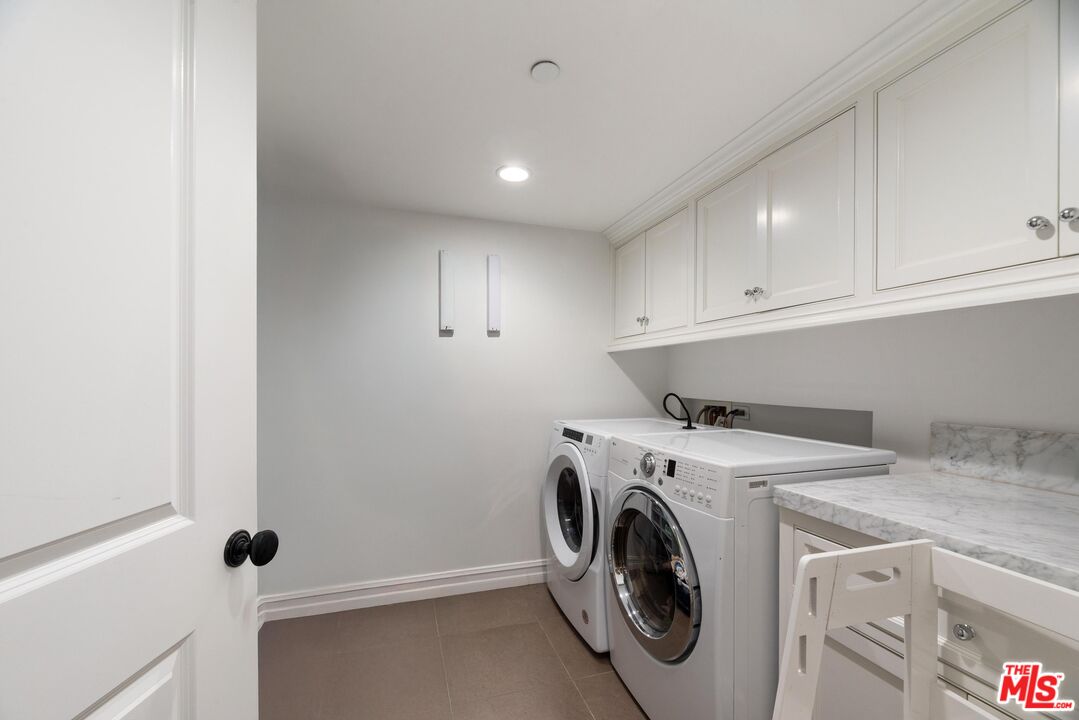 939 20th St Unit: 1