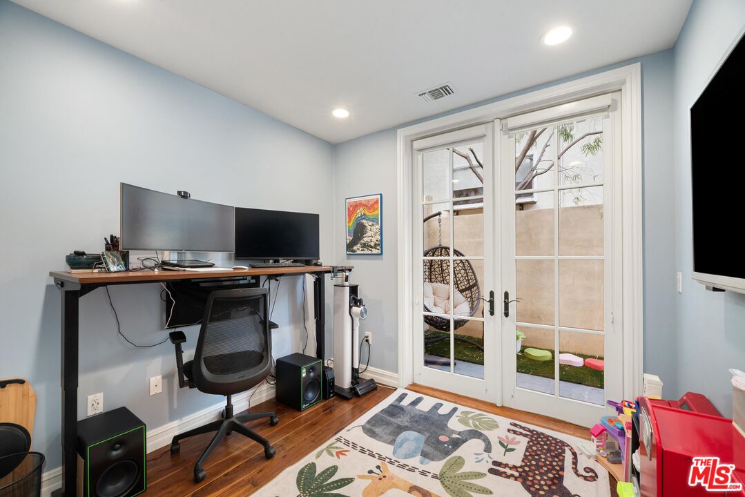 939 20th St Unit: 1