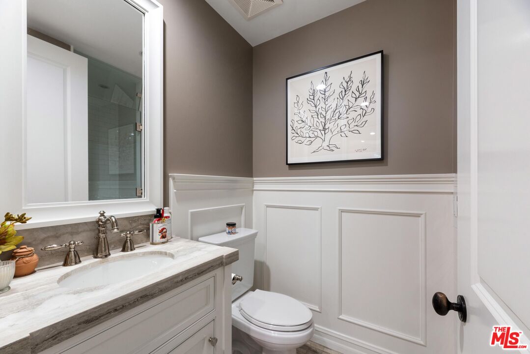 939 20th St Unit: 1