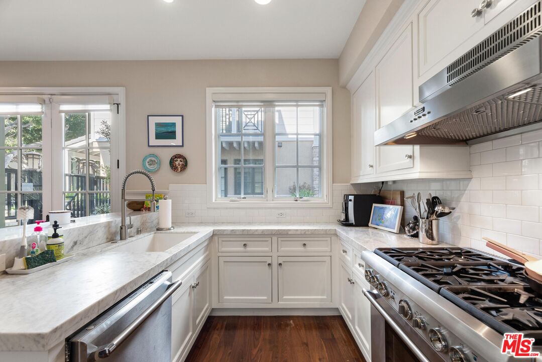 939 20th St Unit: 1