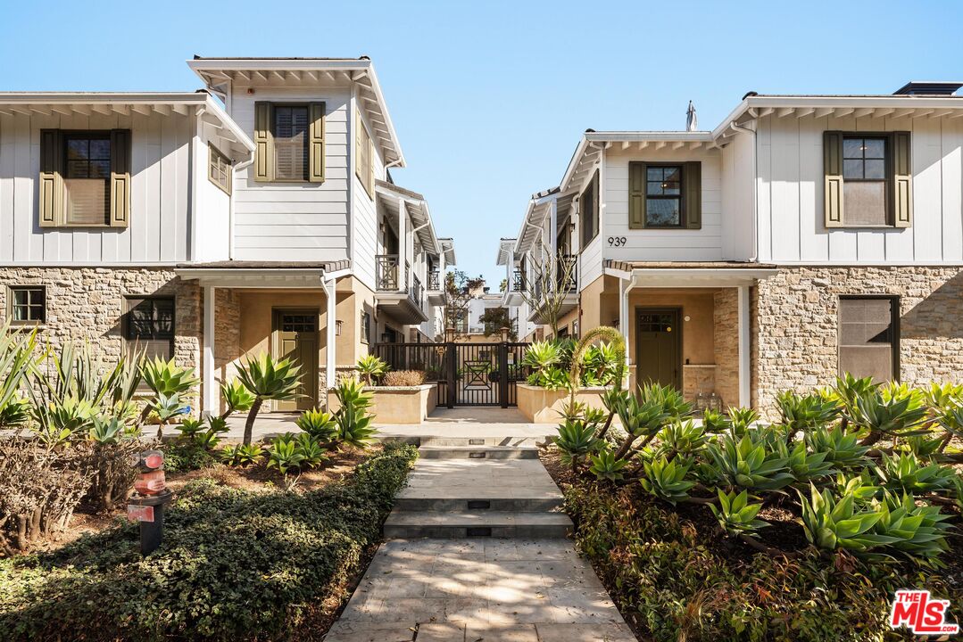 939 20th St Unit: 1
