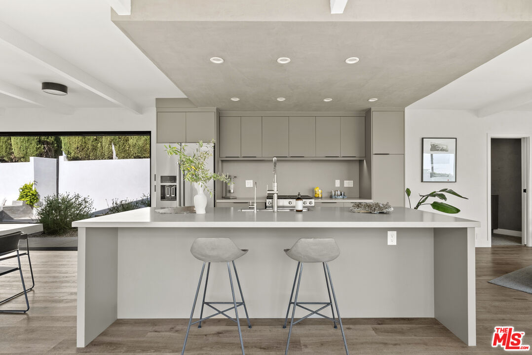 8460 Franklin Ave, hollywood hills