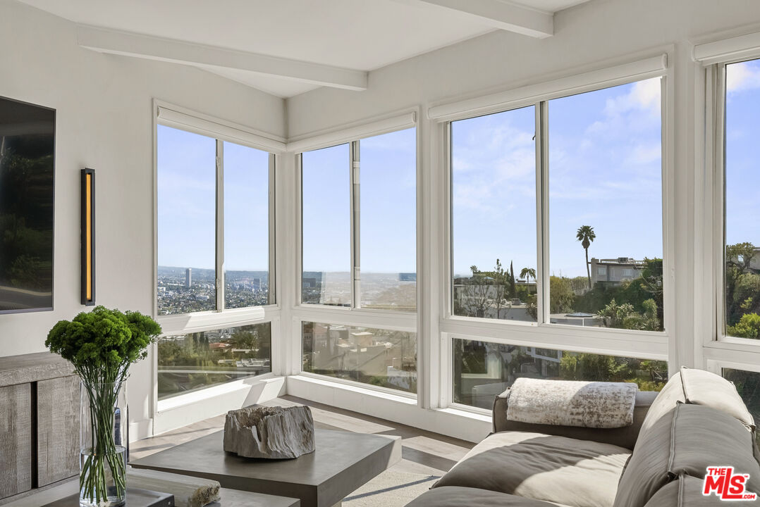 8460 Franklin Ave, hollywood hills