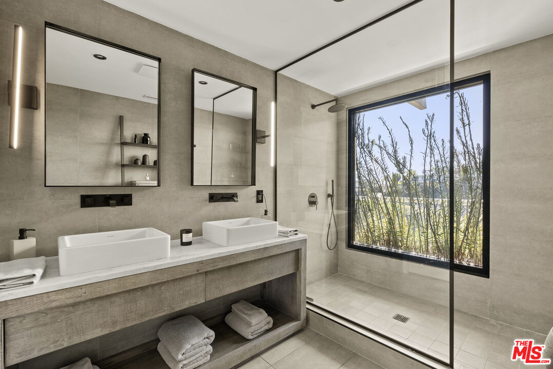 8460 Franklin Ave, hollywood hills
