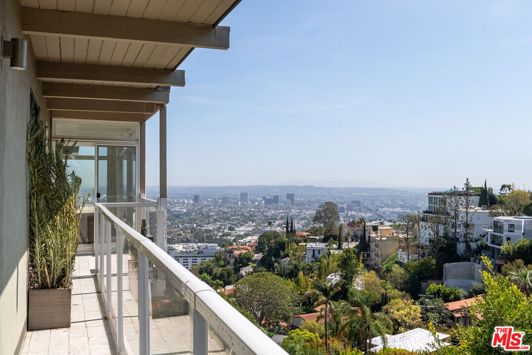 8460 Franklin Ave, hollywood hills