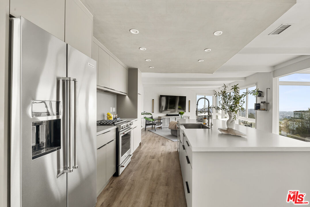 8460 Franklin Ave, hollywood hills