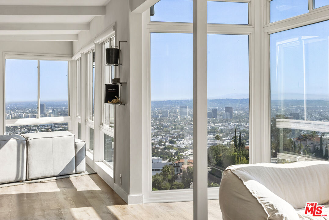 8460 Franklin Ave, hollywood hills