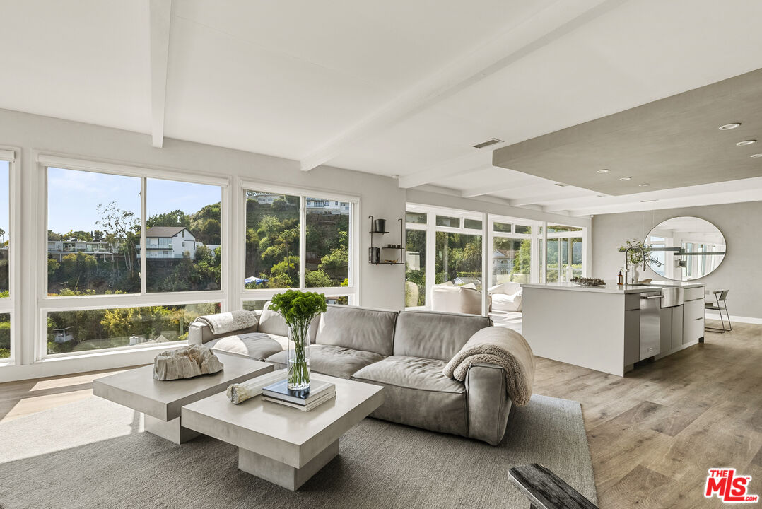 8460 Franklin Ave, hollywood hills
