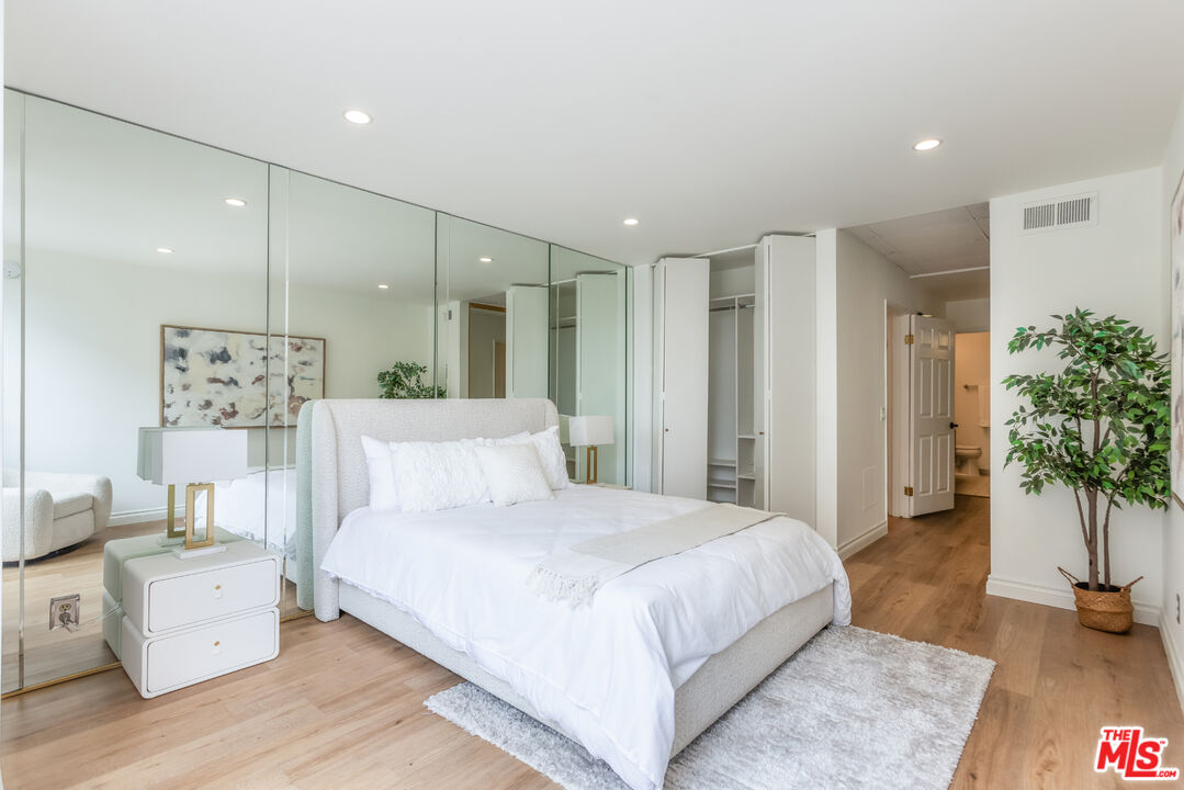 10751 Wilshire Blvd Unit: 1106