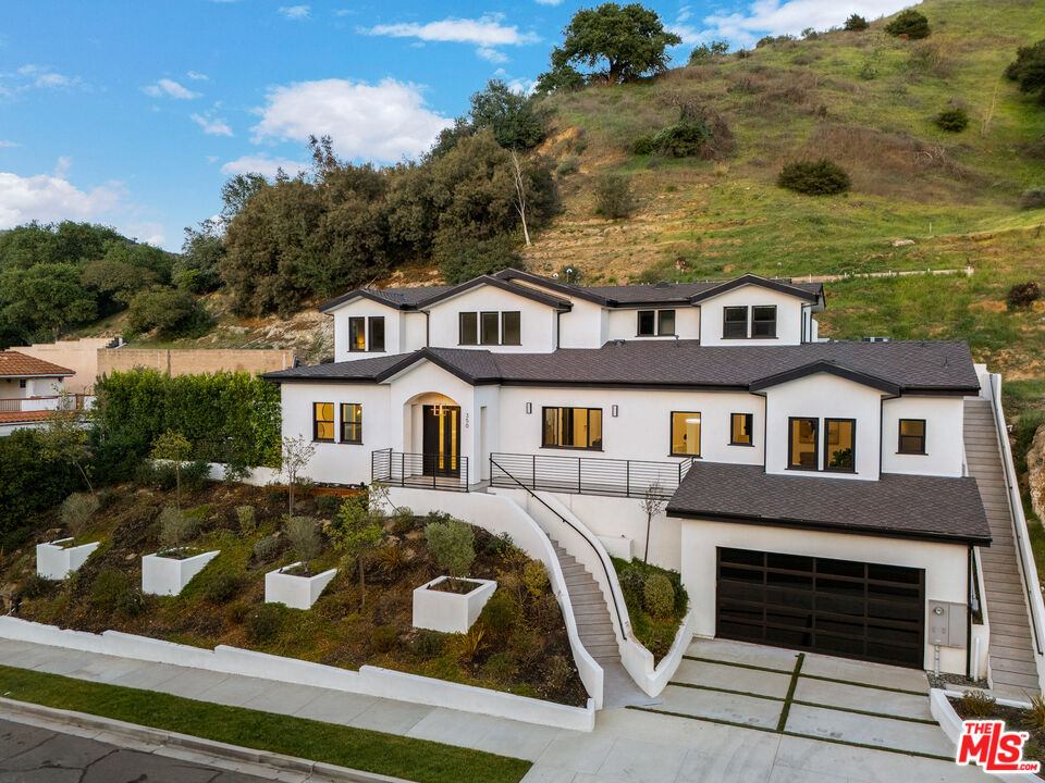 350 Mount Carmel Dr, Glendale