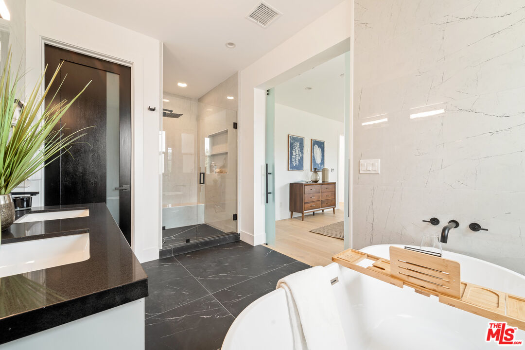 350 Mount Carmel Dr, Glendale