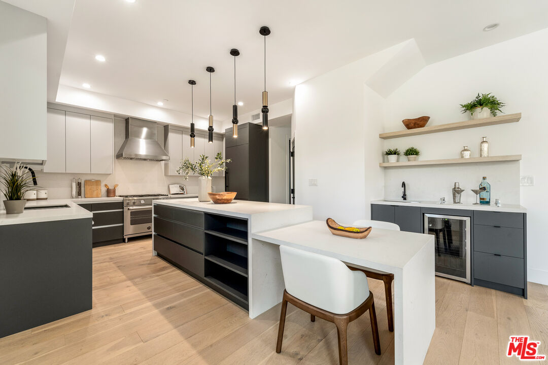 350 Mount Carmel Dr, Glendale