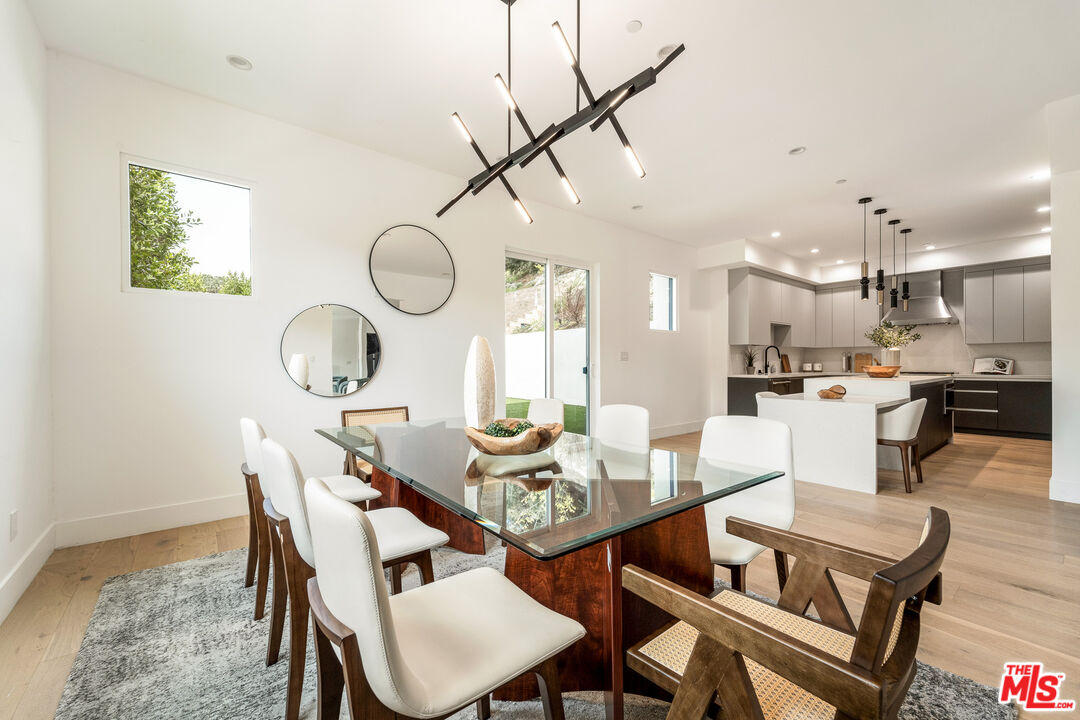 350 Mount Carmel Dr, Glendale
