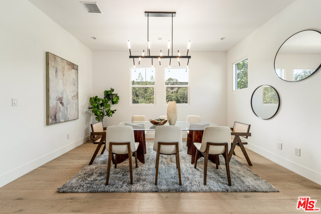 350 Mount Carmel Dr, Glendale