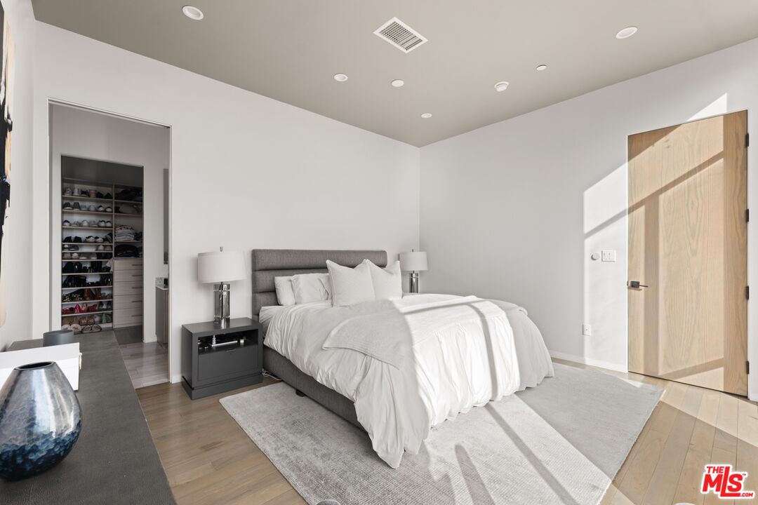 1130 N Ogden Dr, West Hollywood