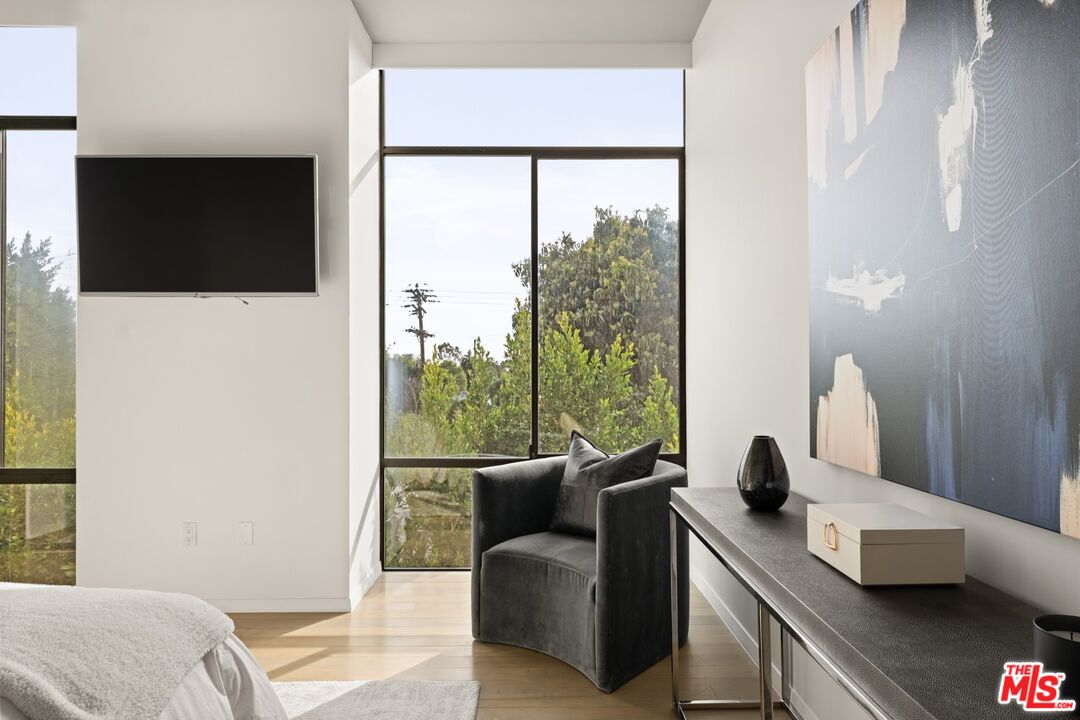 1130 N Ogden Dr, West Hollywood