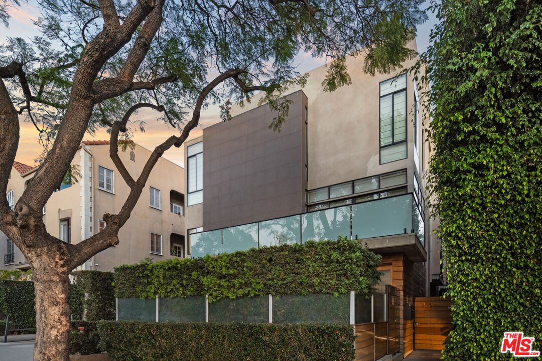 1130 N Ogden Dr, West Hollywood