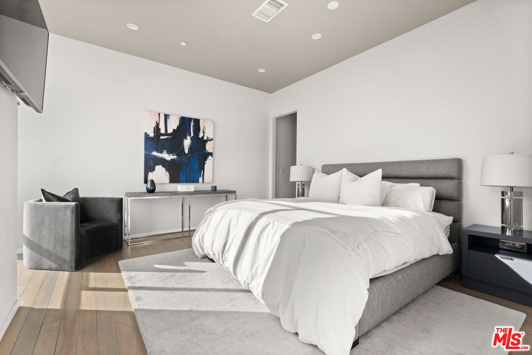 1130 N Ogden Dr, West Hollywood