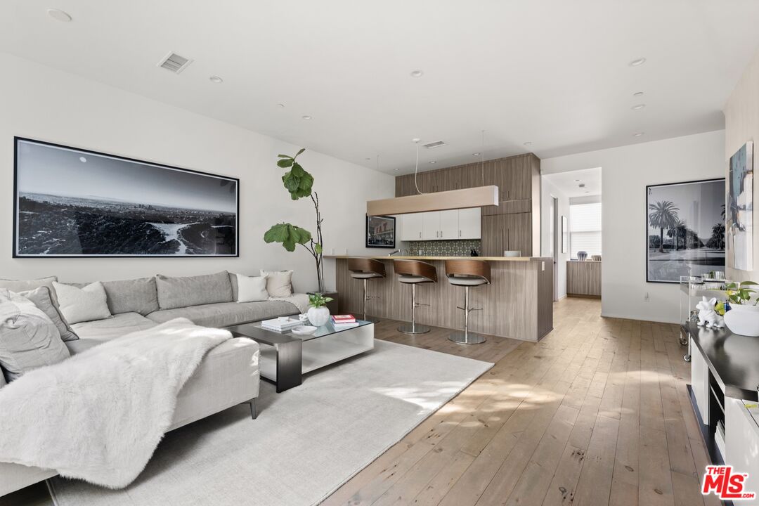 1130 N Ogden Dr, West Hollywood