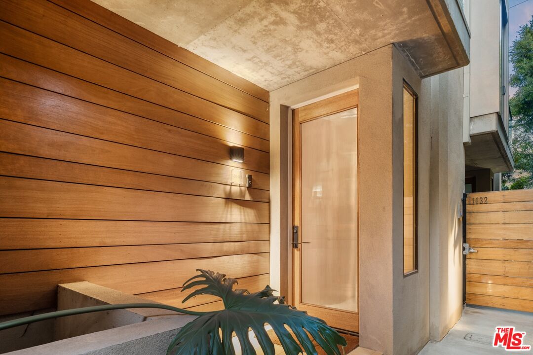 1130 N Ogden Dr, West Hollywood