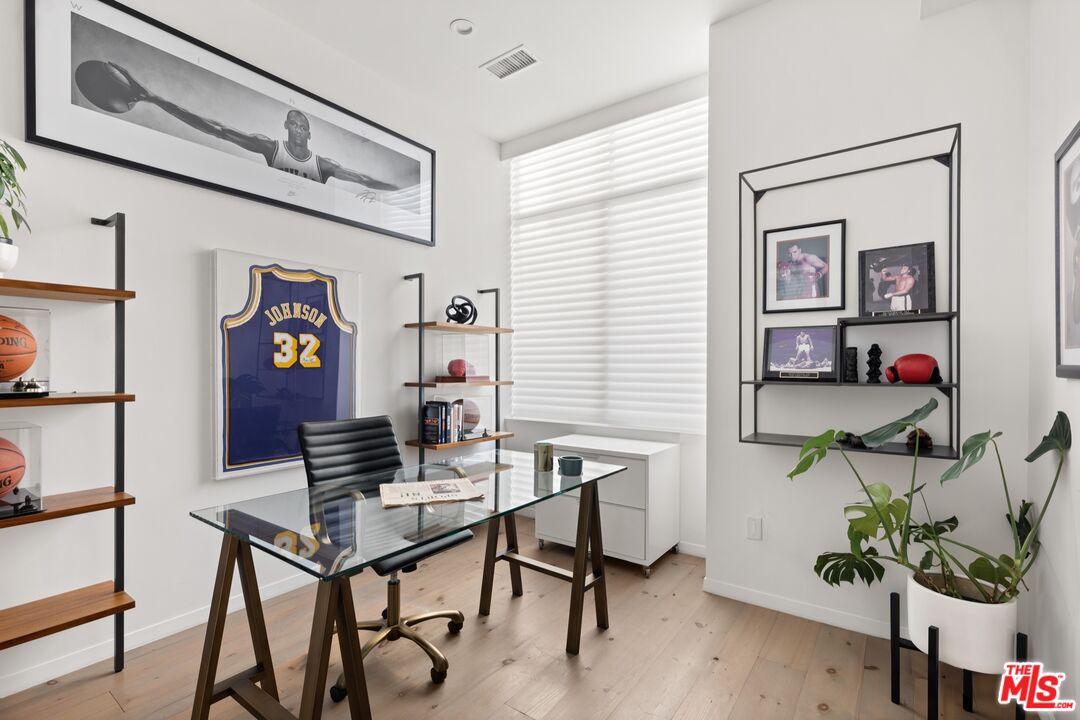 1130 N Ogden Dr, West Hollywood
