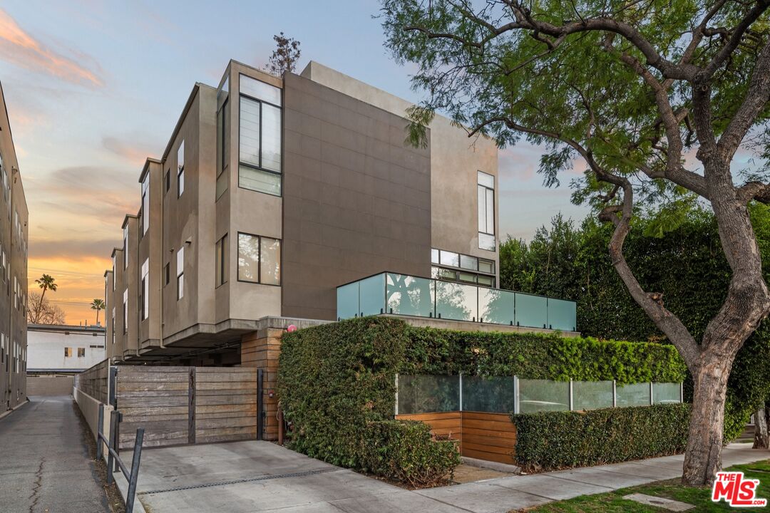 1130 N Ogden Dr, West Hollywood