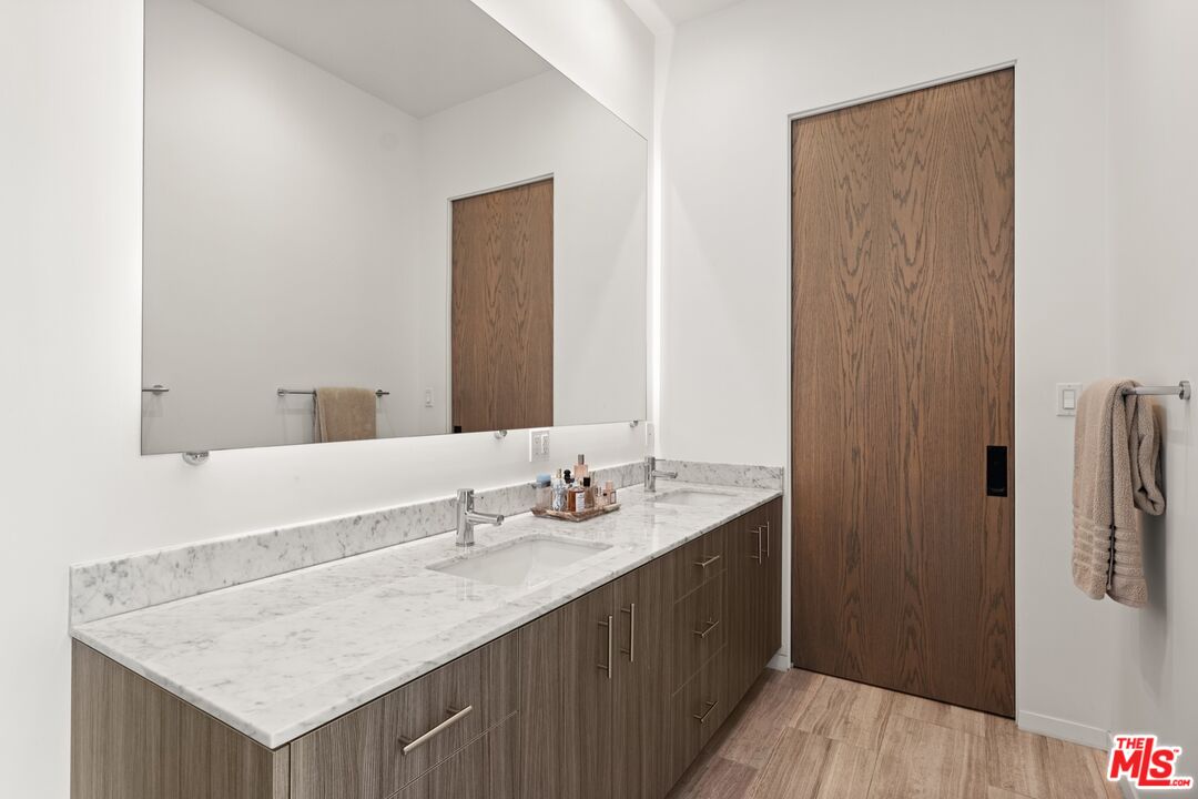 1130 N Ogden Dr, West Hollywood