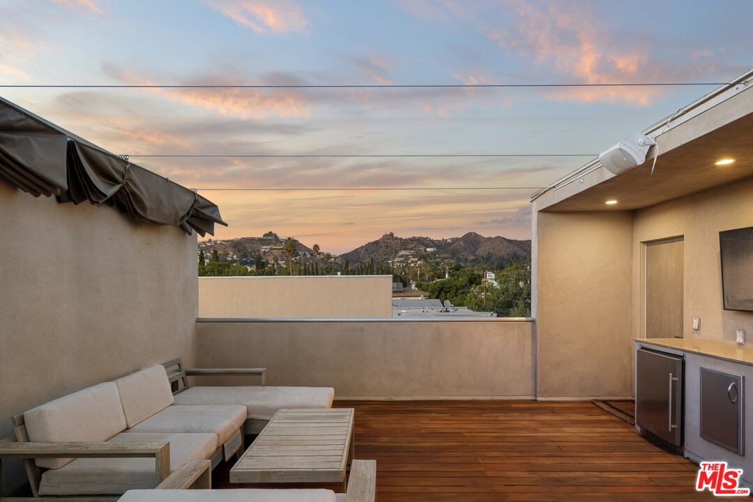 1130 N Ogden Dr, West Hollywood