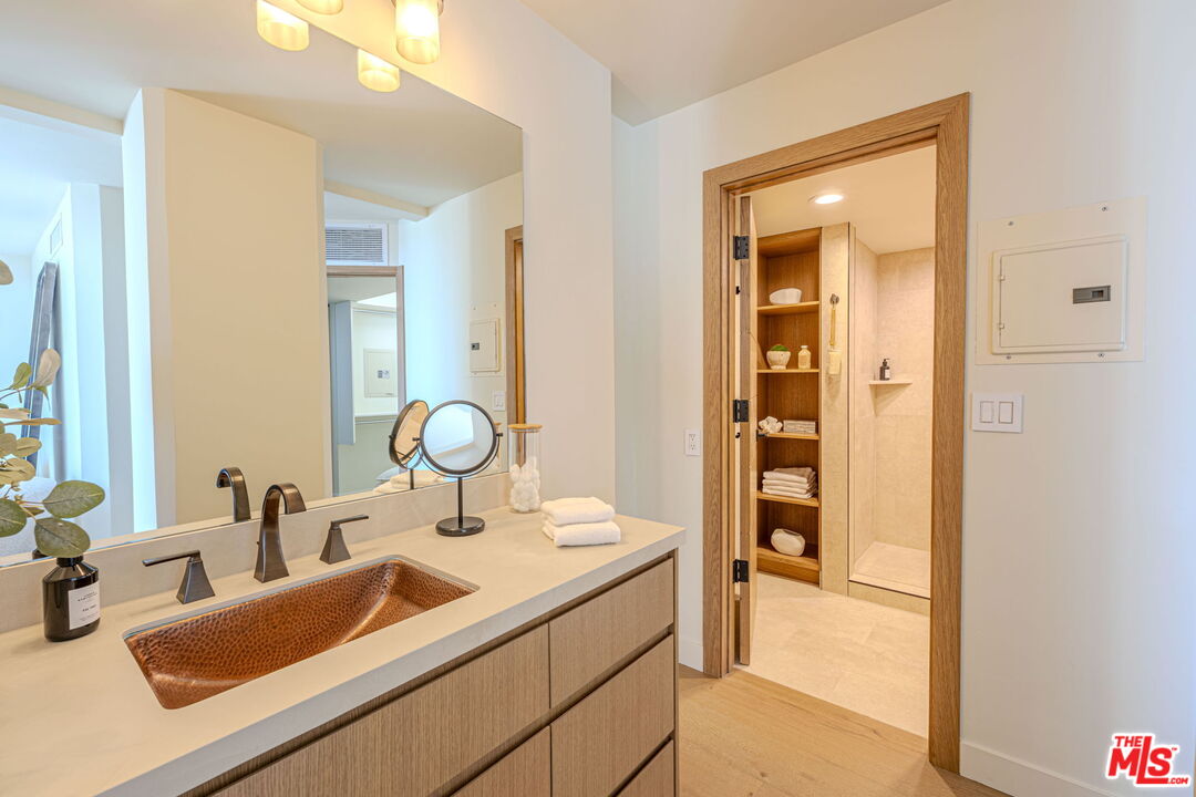 8787 Shoreham Dr Unit: 508/509