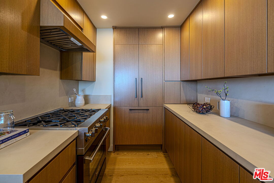 8787 Shoreham Dr Unit: 508/509