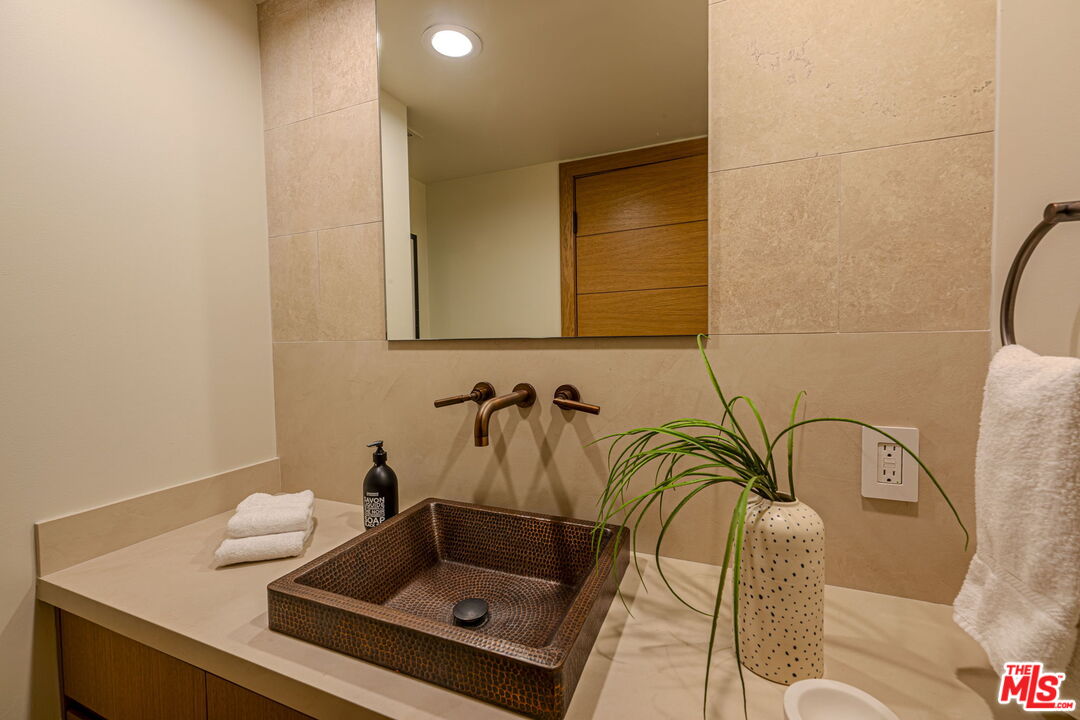 8787 Shoreham Dr Unit: 508/509