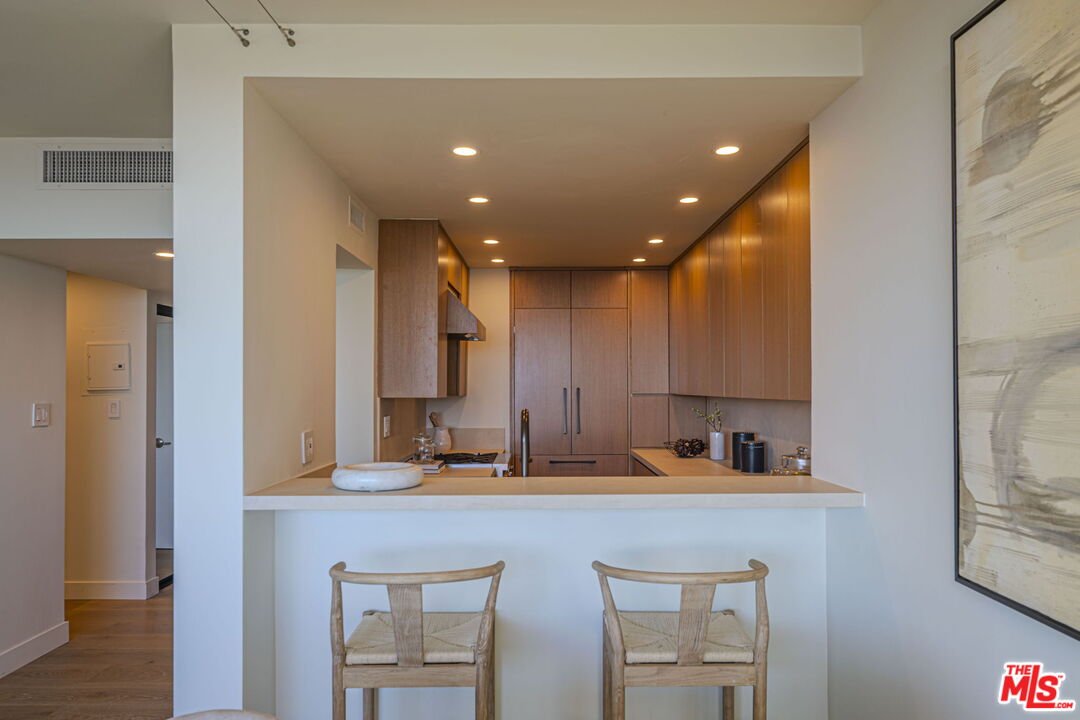 8787 Shoreham Dr Unit: 508/509
