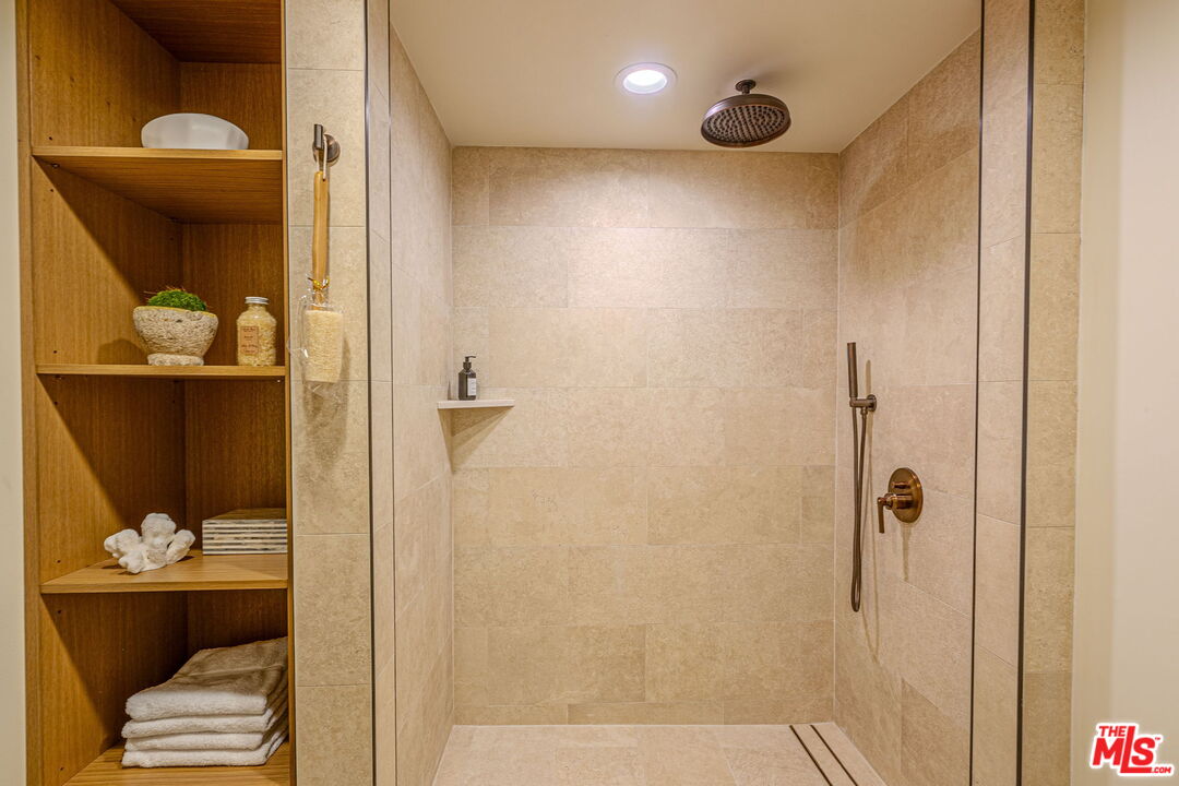 8787 Shoreham Dr Unit: 508/509