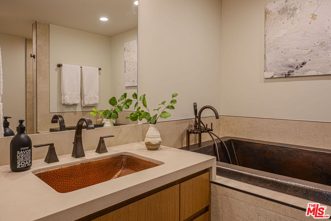8787 Shoreham Dr Unit: 508/509
