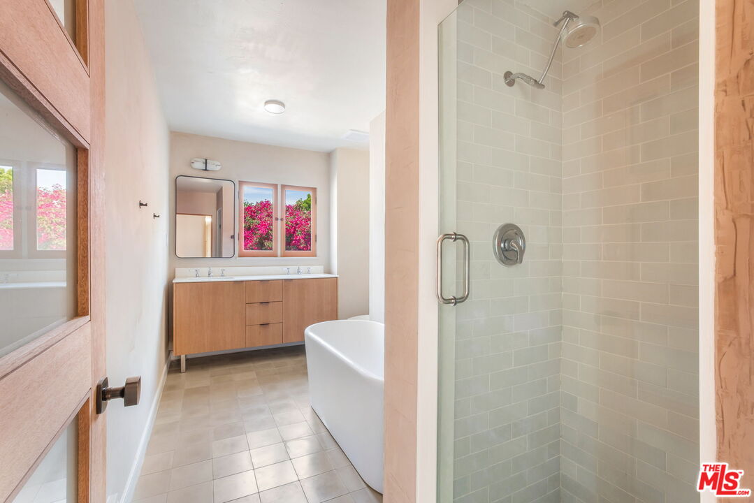 6277 Commodore Sloat Dr, Miracle Mile