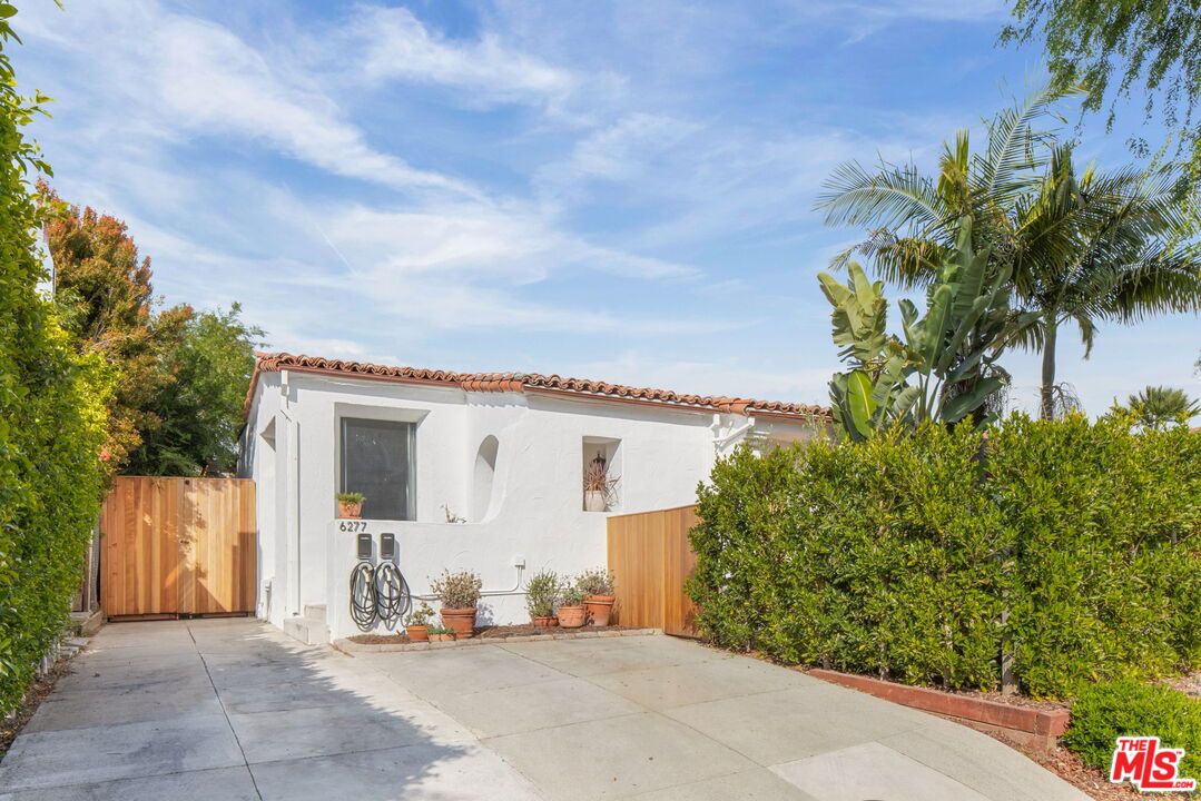 6277 Commodore Sloat Dr, Miracle Mile