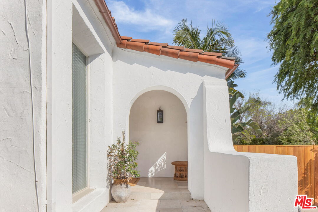 6277 Commodore Sloat Dr, Miracle Mile