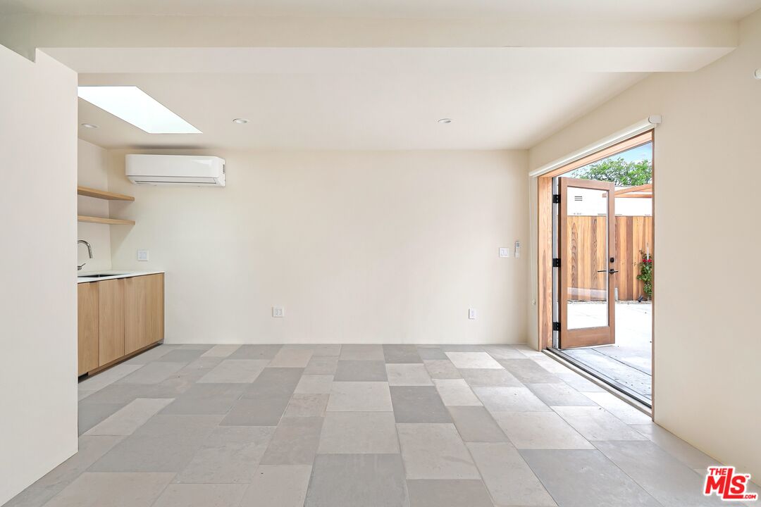 6277 Commodore Sloat Dr, Miracle Mile