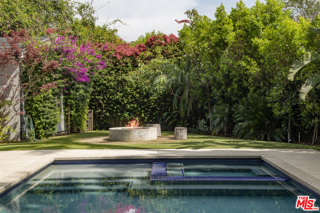 11160 Valley Spring Pl