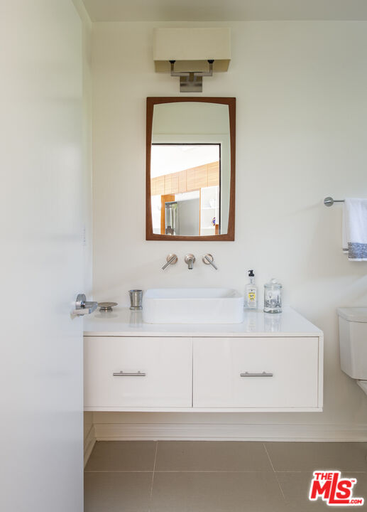 11160 Valley Spring Pl