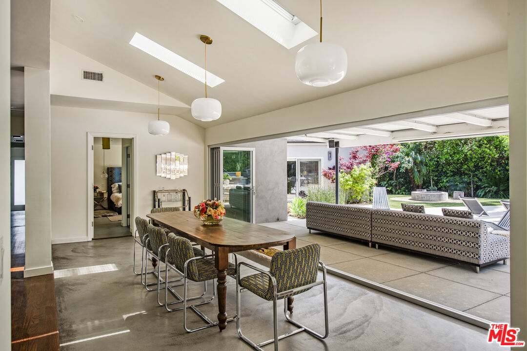 11160 Valley Spring Pl