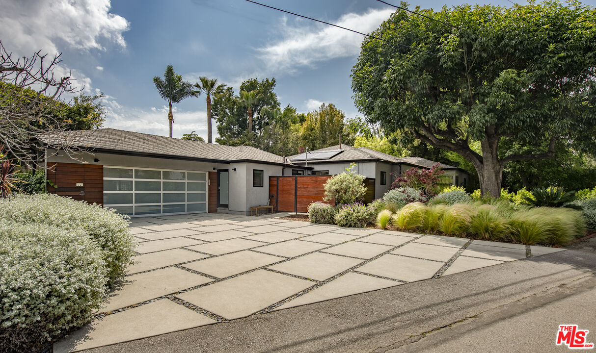 11160 Valley Spring Pl