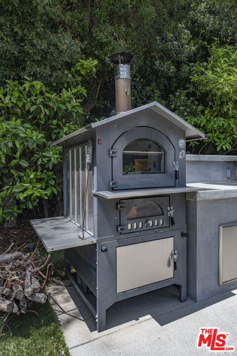 11160 Valley Spring Pl