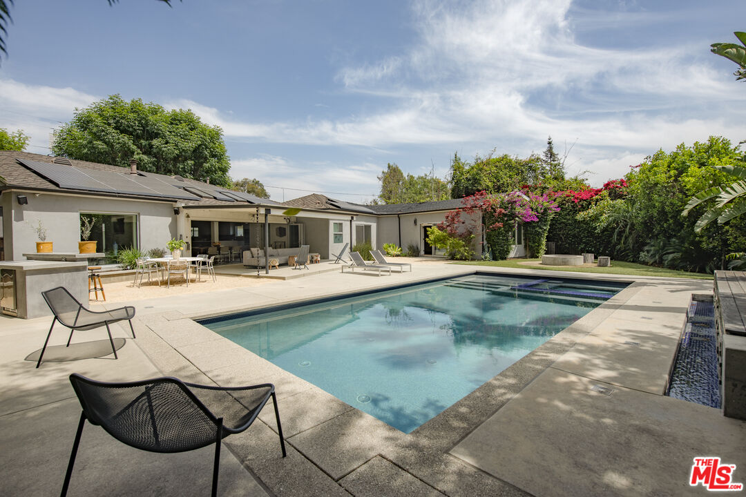 11160 Valley Spring Pl