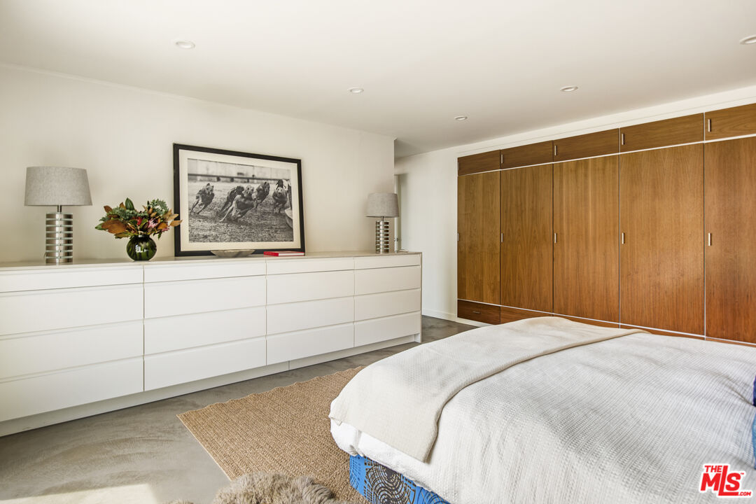 11160 Valley Spring Pl